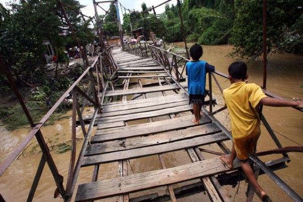Pemda Bintan Tak Kunjung Perbaiki Jembatan Kampung Beringin