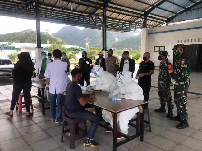 Usai Rapid Test, 3 Penumpang Kapal dari Serasan Natuna Dibawa Tim Gugus Tugas
