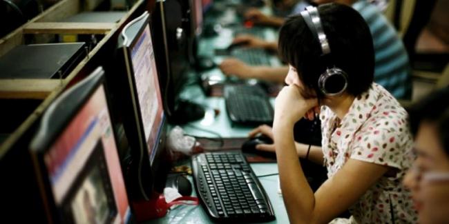 Kecanduan Internet, Gadis 16 Tahun Sekap Ibu Hingga Mati Kelaparan 