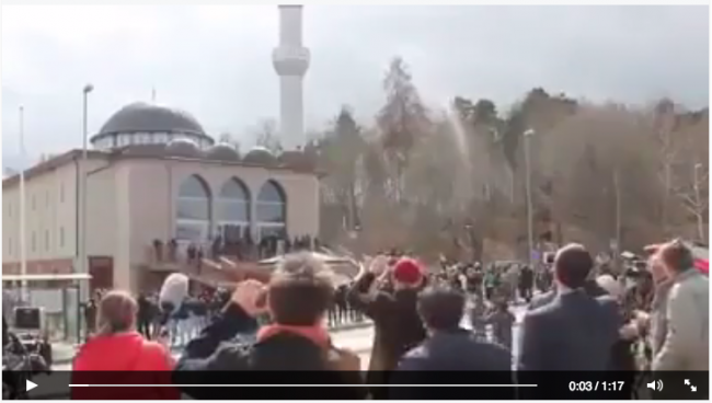 [VIDEO] Bikin Merinding, Masjid Ditutup Pemerintah Tiba-tiba Mengumandangkan Azan