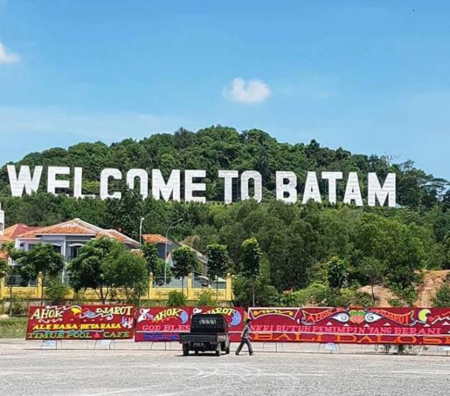 Kawasan "Welcome to Batam" Juga Tersebar Papan Bunga untuk Ahok-Djarot