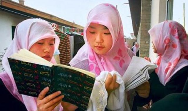 Setelah Larangan Puasa, Polisi China Perintahkan Muslim Xinjiang Serahkan Alquran