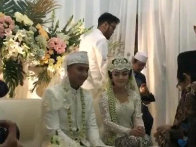 Sah! Siti Badriah dan Krisjiana Resmi Jadi Pasangan Suami Istri