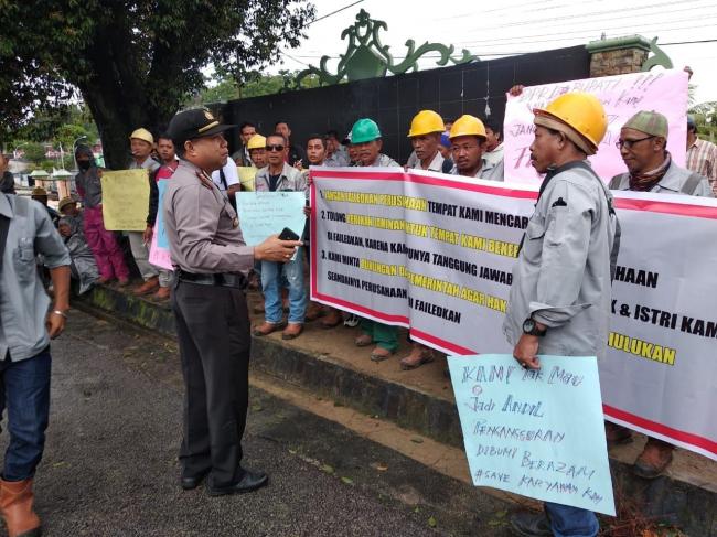 Buruh Tambang Granit KDH Galau Perusahaan Pailit