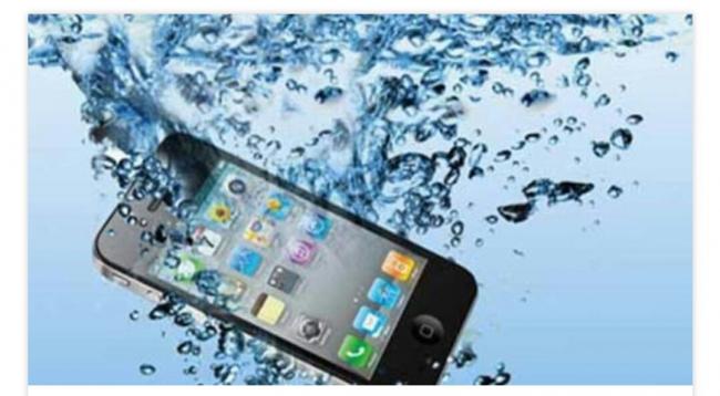 Smartphone Terkena Air? Jangan Lakukan Ini
