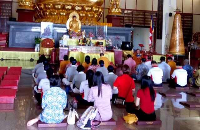  Puluhan Umat Budha di Tanjungpinang Gelar Doa Keselamatan