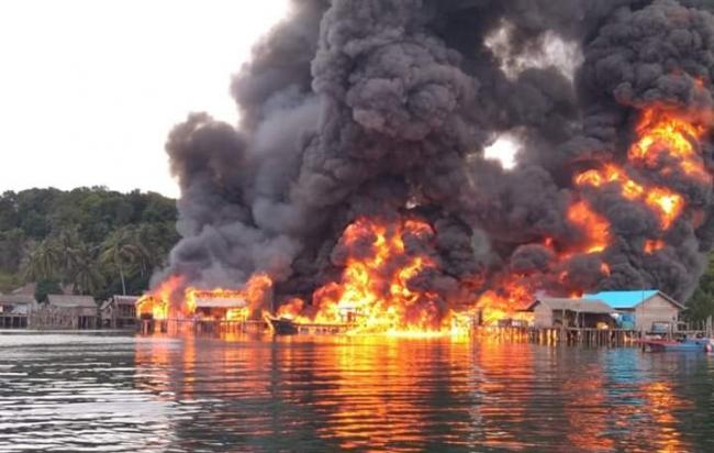 Rumah dan Gudang Minyak Warga Mabung di Lingga Ludes Dilalap Api