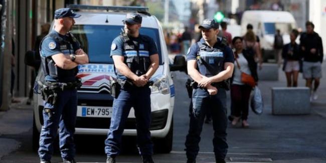 Prancis Ancam Tutup 76 Masjid yang Dianggap Sebarkan Separatisme