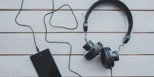 Menurut Penelitian, Ini Pentingnya Mendengarkan Musik Saat Bekerja