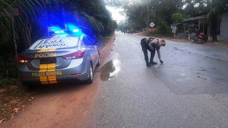 Polsek Nongsa Langsung Turun Sapu Ranjau Paku di Batubesar