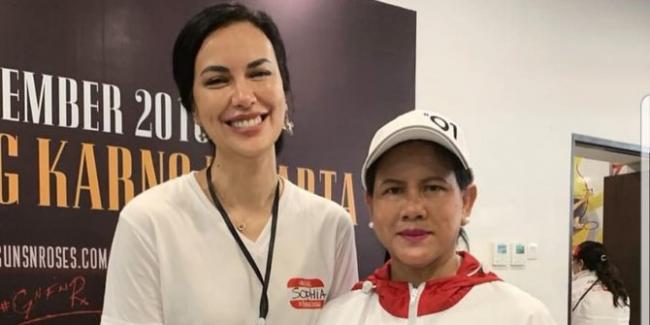 Foto Bareng Iriana Jokowi, Sophia Latjuba Banjir Pujian