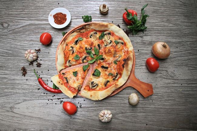 Hari Kartini, Paris Lyon Caffe Berikan Promo Pizza Gratis Buy 1 Get 1 Free