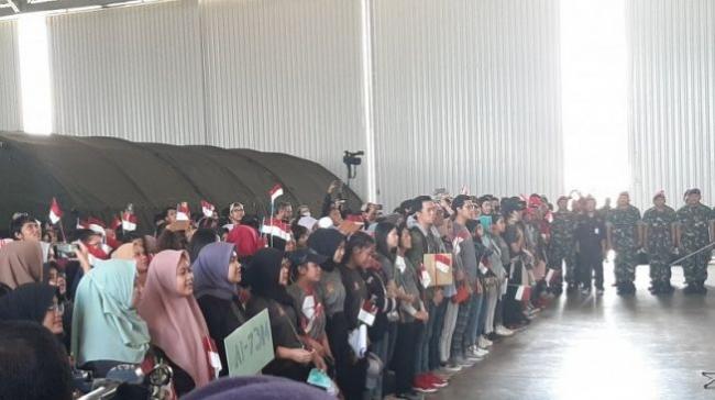 Air Mata Bahagia WNI eks Wuhan yang Dipulangkan dari Natuna