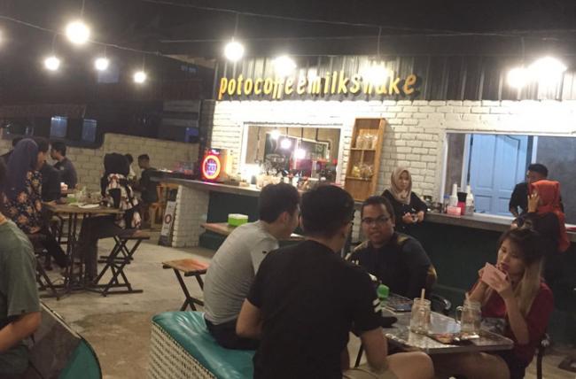 Potocoffee Milkshake, Tempat Ngopi Asik Milik Pegawai Honorer
