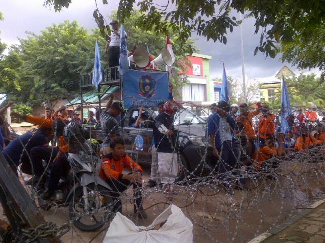Buruh Batam: Kami Tak Perlu Gubernur, karena Dia Tak Peduli Buruh!