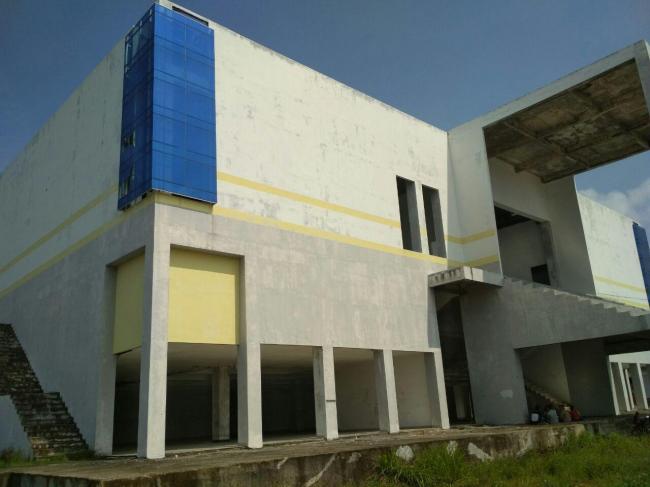 Gedung KECC Karimun Mangkrak, Ada Apa? 