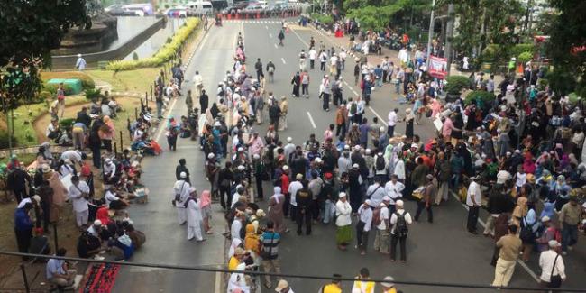 Massa Kian Ramai, Polisi Tegaskan Tahlil Akbar 266 Sekitar MK Tak Berizin