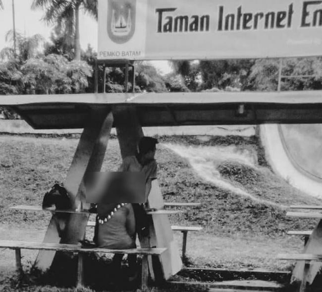 Geger Foto Pasangan Kekasih Diduga Tak Senonoh di Taman Internet Engku Putri