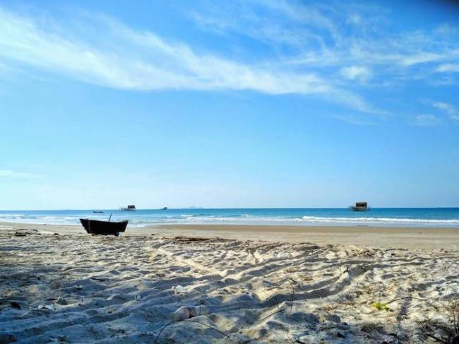 Pantai Dungun Lingga yang Memesona