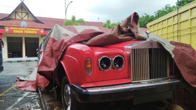 Rolls Royce Corniche Diselundupkan Melalui Tanjungpinang