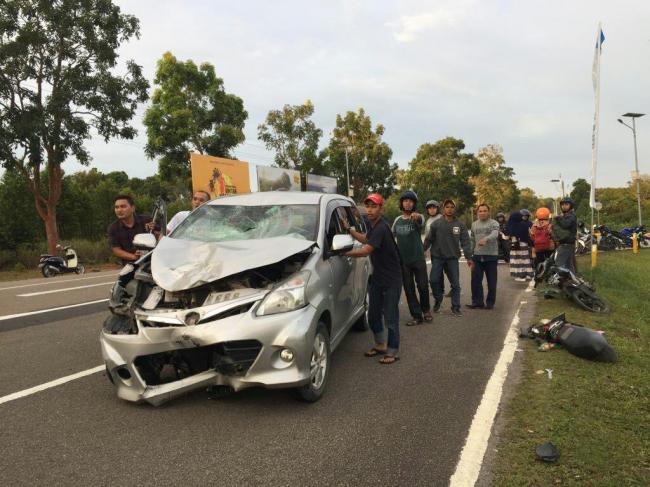 Video: Warga Selamatkan Wanita Hamil Usai Ditabrak Avanza di Bintan