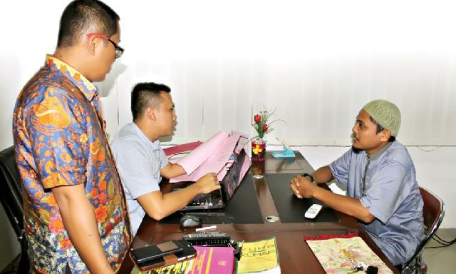 Firdaus, Tersangka Korupsi Baju Koko Diperiksa di Kejati Riau