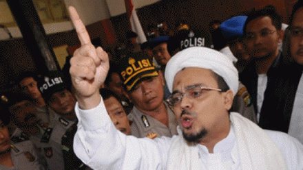 Diduga Chatting Mesum Petinggi FPI Menyebar di Medsos, Pengacara: Fitnah Kampungan!