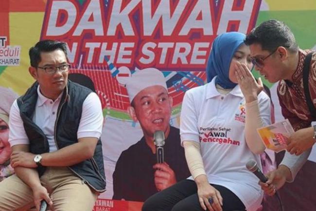 Foto Ini Bikin Ridwan Kamil Ingin Melempar Mic dan Panggil Satpol PP