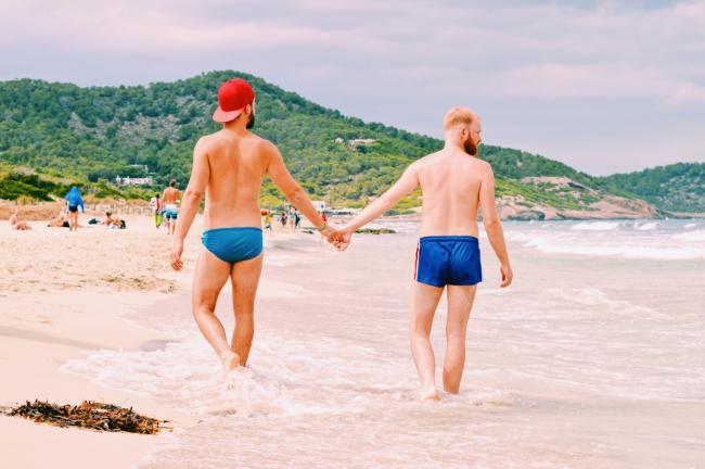 Gay di Batam: Dari Grup Facebook Berujung ke Pesta Pantai