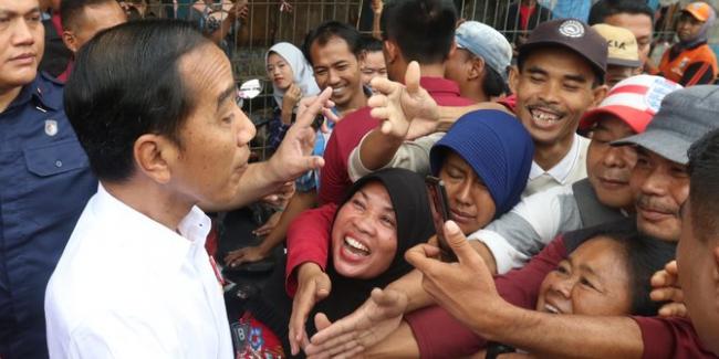 Ngobrol dengan Penjual Es, Jokowi Tolak Dikasih Gratisan