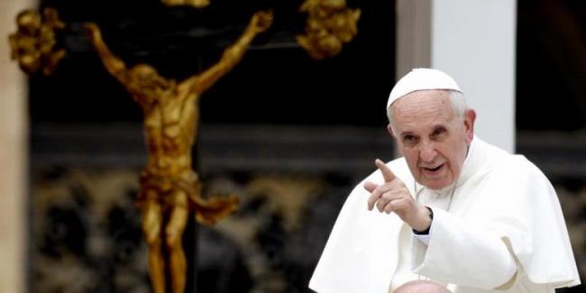 Paus Fransiskus Masih Bingung Ditanya soal Kondom