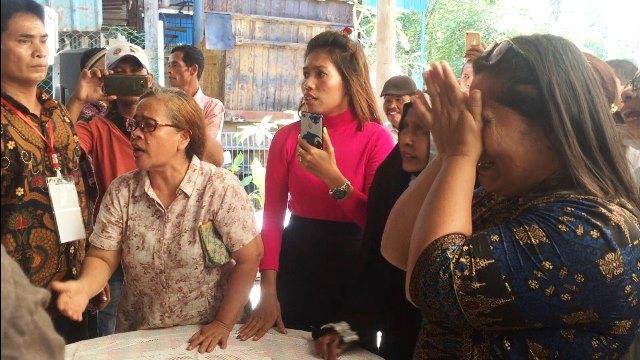 Warga Menangis di TPS 27 Sei Harapan: Jangan Paksa Kami Golput!