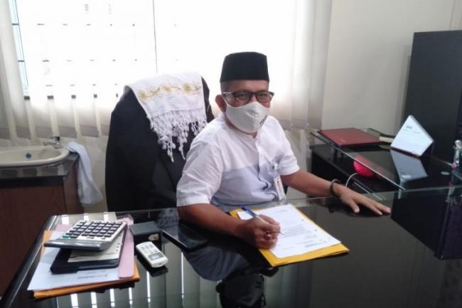 Bank Riau Kepri Capem Daik Lingga Bagi Sembako untuk Warga Terdampak Covid-19