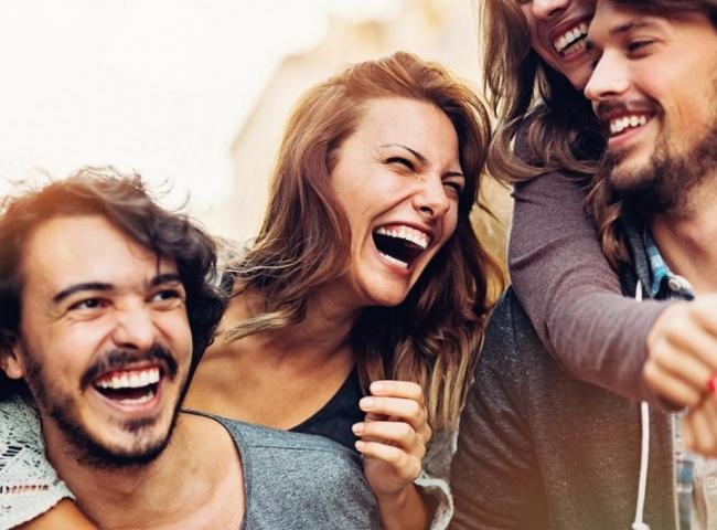 5 Zodiak Ini Punya Aura Menyenangkan, Mengapa ya?