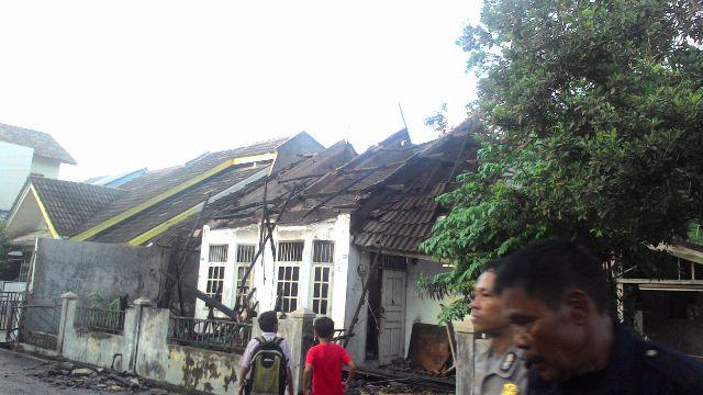 Dua Unit Rumah Ludes Terbakar di Greenland Batam Centre