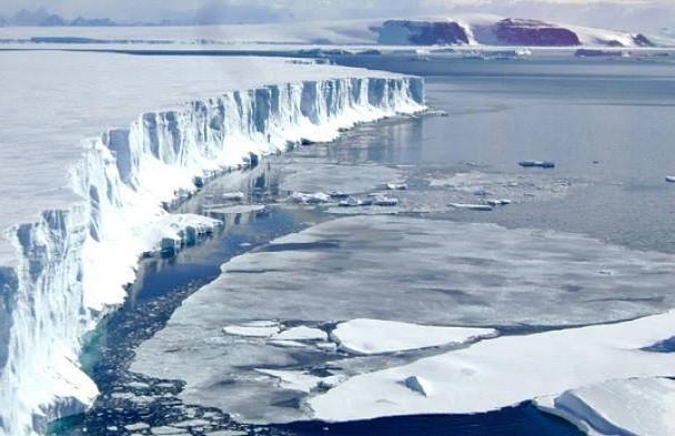 Seperempat Es di Antartika Mencair Akibat Gelombang Panas
