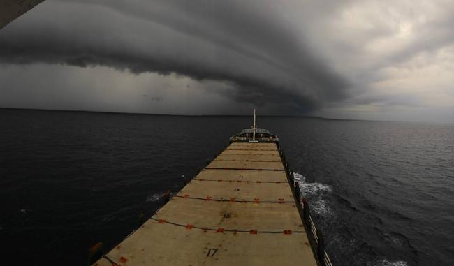 Waspada, Gelombang 6 Meter Ancam Transportasi Laut di Kepri