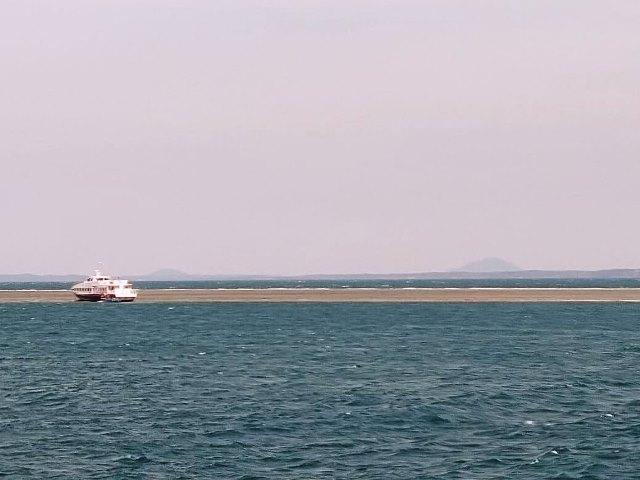 Kapal Ferry MV Wave Master 6 Berisi Puluhan Penumpang Kandas di Batam