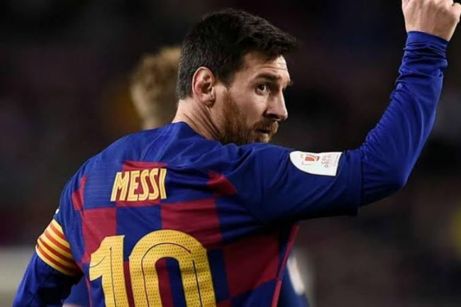 Diisukan ke Man City, Guardiola: Messi Bakal Bertahan di Barca