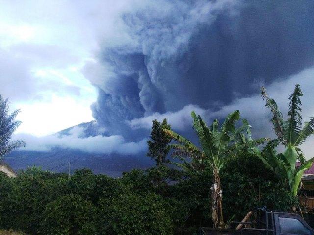 Gunung Sinabung Kembali Erupsi, Tinggi Abu Capai 2 Km