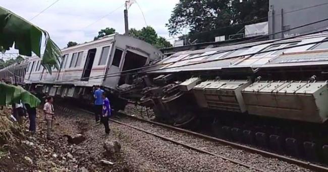 KRL Jakarta-Bogor Terguling, Menhub: Saya Prihatin dan Minta Maaf