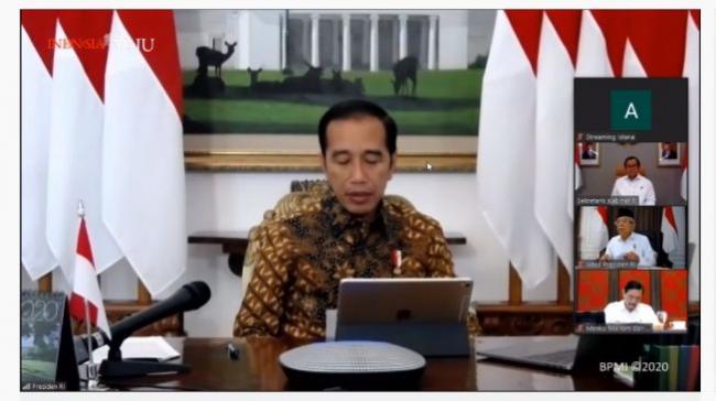 Jokowi Perintahkan Mensos Segera Salurkan Paket Sembako dan Kartu Prakerja