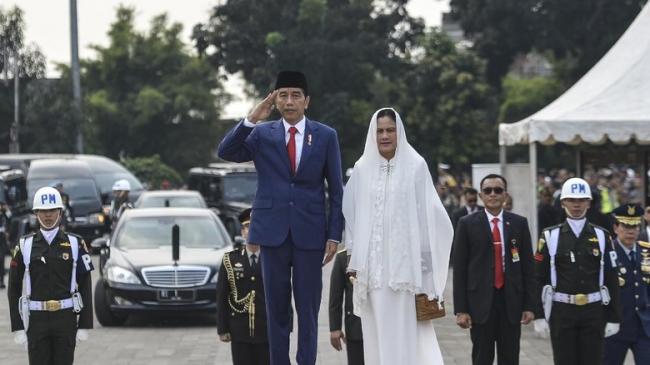 Jokowi Lepas Bu Ani: Flamboyan Telah Pergi Namun Tetap di Hati