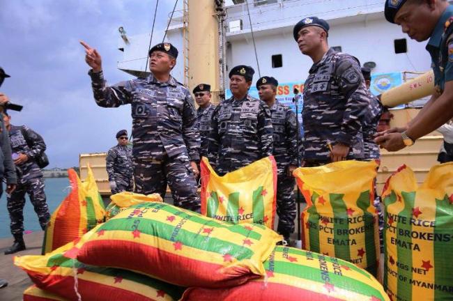 Kapal Asing Bermuatan Ribuan Ton Beras Ilegal Pekerjakan Buruh Indonesia