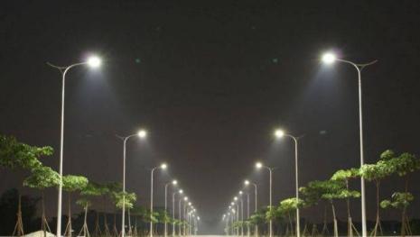 Dinas PU Pasang 25 Unit Lampu PJU di Lingga Utara