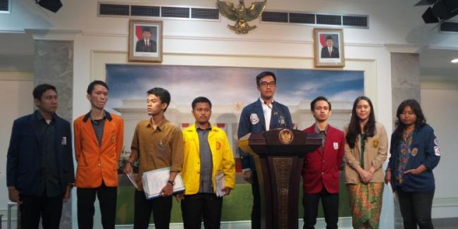 Presiden Jokowi "Dikeroyok" Sejumlah Mafia