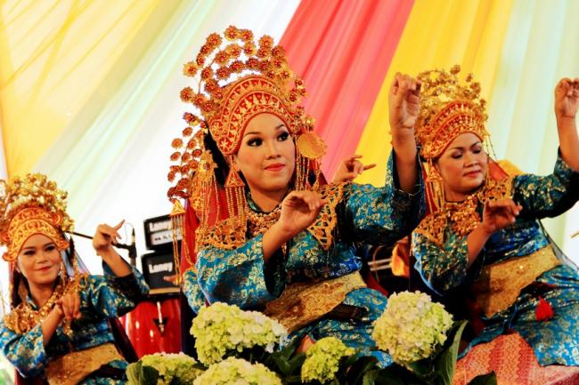 Nurdin Dorong Kaum Wanita Berperan Dalam Pembangunan Kepri
