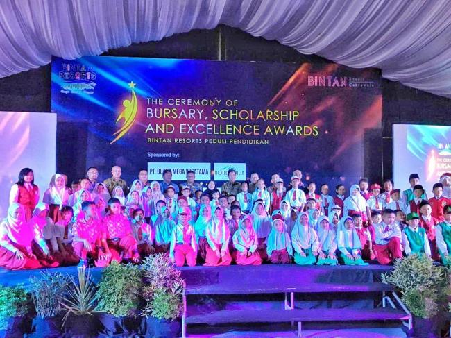PT BRC Berikan Beasiswa kepada 713 Pelajar Bintan 