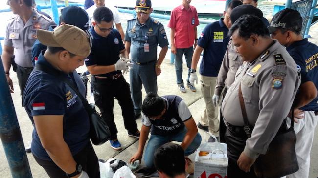 Satuan Narkoba Polres Cek Urine Penumpang Kapal