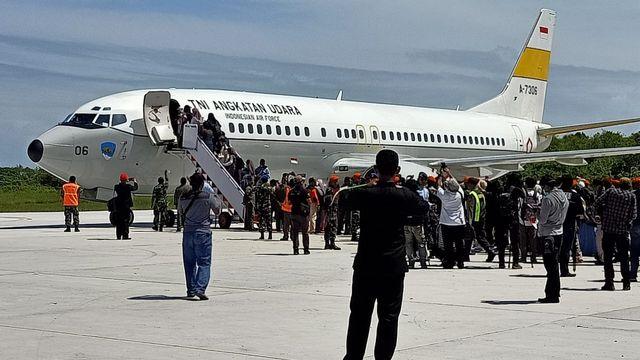 Pesawat WNI eks Wuhan dari Natuna Tiba di Bandara Halim Perdanakusuma
